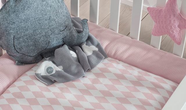 łóżeczko dla niemowlaka